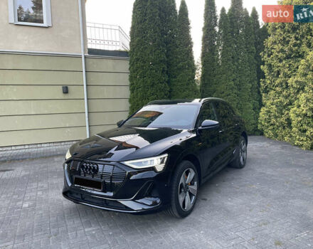 Чорний Ауді E-Tron, об'ємом двигуна 0 л та пробігом 58 тис. км за 36900 $, фото 4 на Automoto.ua