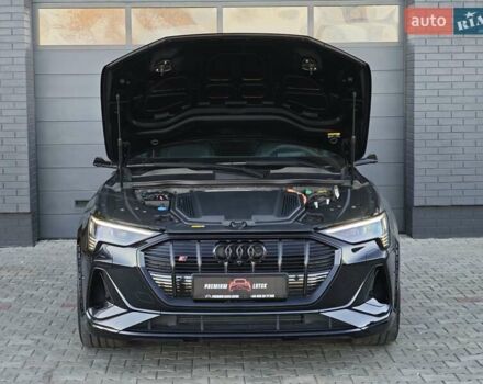 Чорний Ауді E-Tron, об'ємом двигуна 0 л та пробігом 34 тис. км за 49499 $, фото 59 на Automoto.ua