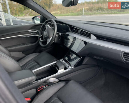 Чорний Ауді E-Tron, об'ємом двигуна 0 л та пробігом 70 тис. км за 39999 $, фото 16 на Automoto.ua