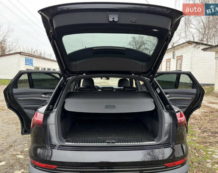 Чорний Ауді E-Tron, об'ємом двигуна 0 л та пробігом 126 тис. км за 27000 $, фото 17 на Automoto.ua