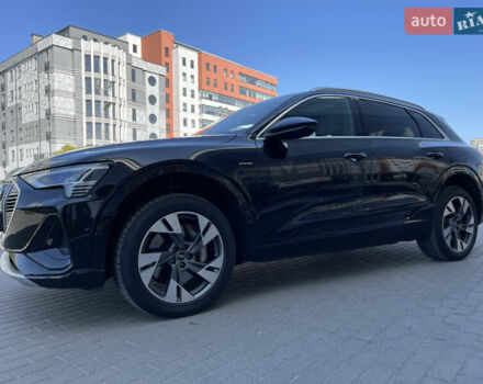 Черный Ауди E-Tron, объемом двигателя 0 л и пробегом 33 тыс. км за 53450 $, фото 5 на Automoto.ua