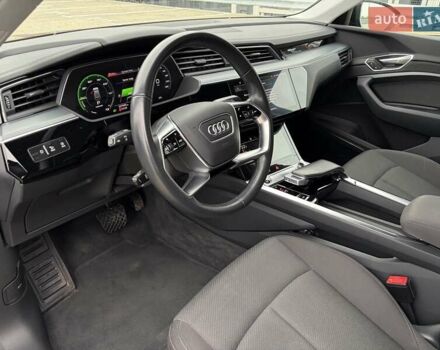 Чорний Ауді E-Tron, об'ємом двигуна 0 л та пробігом 99 тис. км за 29000 $, фото 18 на Automoto.ua