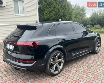 Чорний Ауді E-Tron, об'ємом двигуна 0 л та пробігом 51 тис. км за 47500 $, фото 6 на Automoto.ua