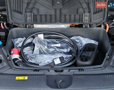 Чорний Ауді E-Tron, об'ємом двигуна 0 л та пробігом 34 тис. км за 49499 $, фото 60 на Automoto.ua