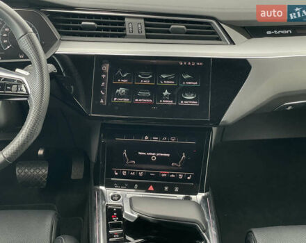 Чорний Ауді E-Tron, об'ємом двигуна 0 л та пробігом 70 тис. км за 39999 $, фото 42 на Automoto.ua