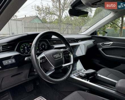 Чорний Ауді E-Tron, об'ємом двигуна 0 л та пробігом 190 тис. км за 23900 $, фото 13 на Automoto.ua