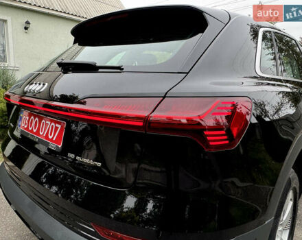Чорний Ауді E-Tron, об'ємом двигуна 0 л та пробігом 190 тис. км за 23900 $, фото 10 на Automoto.ua