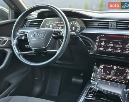 Черный Ауди E-Tron, объемом двигателя 0 л и пробегом 40 тыс. км за 26900 $, фото 28 на Automoto.ua