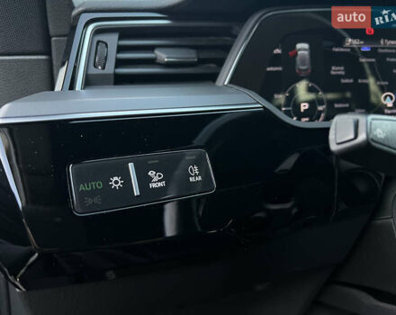 Чорний Ауді E-Tron, об'ємом двигуна 0 л та пробігом 187 тис. км за 23300 $, фото 47 на Automoto.ua
