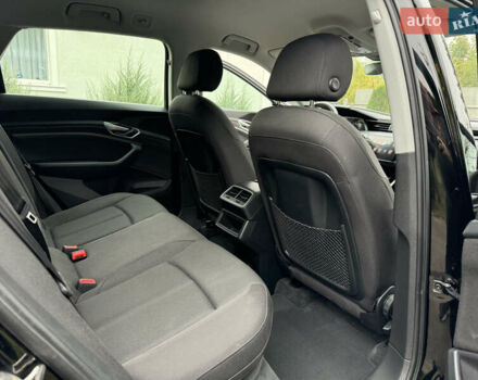 Чорний Ауді E-Tron, об'ємом двигуна 0 л та пробігом 190 тис. км за 23900 $, фото 29 на Automoto.ua