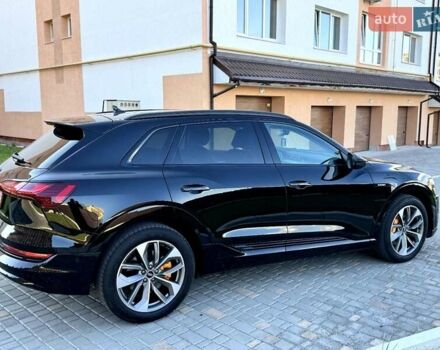 Чорний Ауді E-Tron, об'ємом двигуна 0 л та пробігом 44 тис. км за 39500 $, фото 2 на Automoto.ua
