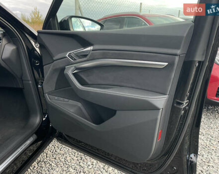 Чорний Ауді E-Tron, об'ємом двигуна 0 л та пробігом 70 тис. км за 39999 $, фото 22 на Automoto.ua