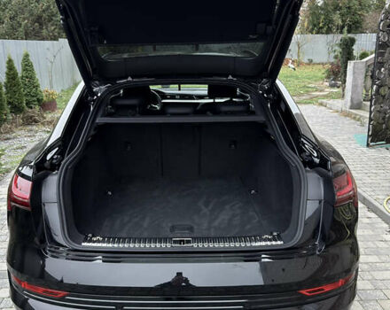Черный Ауди E-Tron, объемом двигателя 0 л и пробегом 50 тыс. км за 44000 $, фото 2 на Automoto.ua