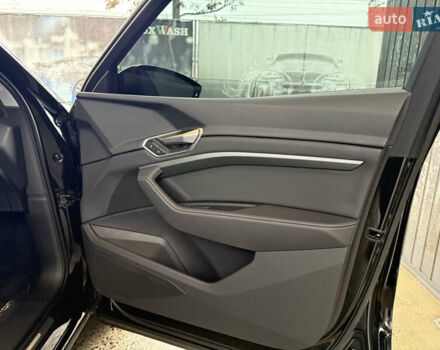 Черный Ауди E-Tron, объемом двигателя 0 л и пробегом 150 тыс. км за 27500 $, фото 24 на Automoto.ua