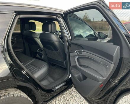 Чорний Ауді E-Tron, об'ємом двигуна 0 л та пробігом 70 тис. км за 39999 $, фото 28 на Automoto.ua