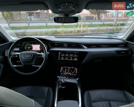 Чорний Ауді E-Tron, об'ємом двигуна 0 л та пробігом 130 тис. км за 27900 $, фото 23 на Automoto.ua