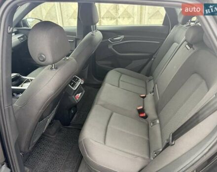 Чорний Ауді E-Tron, об'ємом двигуна 0 л та пробігом 86 тис. км за 27999 $, фото 7 на Automoto.ua