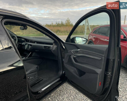 Чорний Ауді E-Tron, об'ємом двигуна 0 л та пробігом 70 тис. км за 39999 $, фото 23 на Automoto.ua