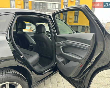 Чорний Ауді E-Tron, об'ємом двигуна 0 л та пробігом 89 тис. км за 35200 $, фото 4 на Automoto.ua