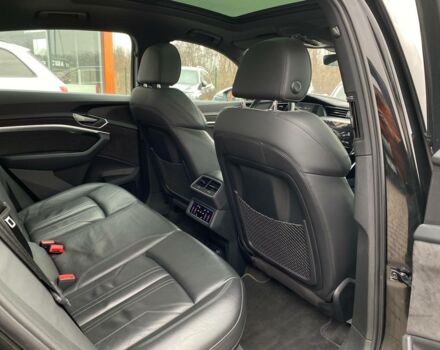 Чорний Ауді E-Tron, об'ємом двигуна 0 л та пробігом 81 тис. км за 36500 $, фото 26 на Automoto.ua