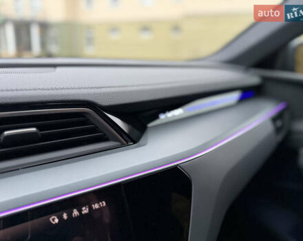 Чорний Ауді E-Tron, об'ємом двигуна 0 л та пробігом 54 тис. км за 37990 $, фото 24 на Automoto.ua
