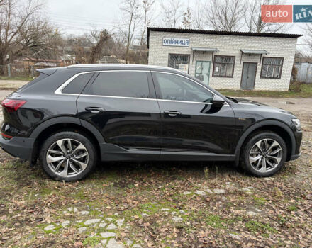 Чорний Ауді E-Tron, об'ємом двигуна 0 л та пробігом 126 тис. км за 27000 $, фото 5 на Automoto.ua