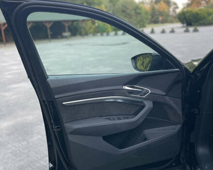 Чорний Ауді E-Tron, об'ємом двигуна 0 л та пробігом 58 тис. км за 36900 $, фото 19 на Automoto.ua
