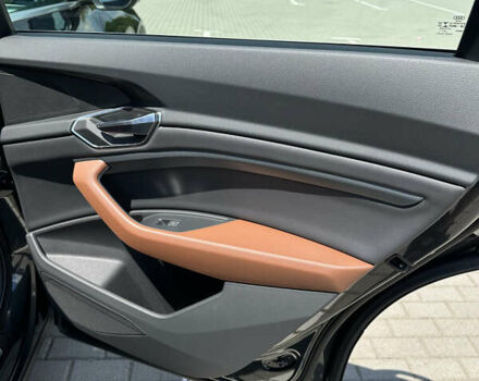 Чорний Ауді E-Tron, об'ємом двигуна 0 л та пробігом 116 тис. км за 26684 $, фото 17 на Automoto.ua