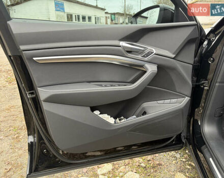 Чорний Ауді E-Tron, об'ємом двигуна 0 л та пробігом 126 тис. км за 27000 $, фото 9 на Automoto.ua