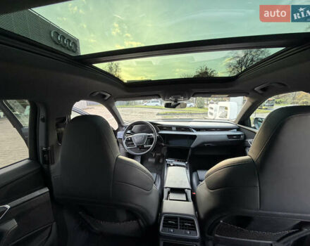 Черный Ауди E-Tron, объемом двигателя 0 л и пробегом 71 тыс. км за 38470 $, фото 28 на Automoto.ua