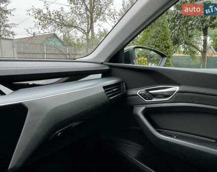 Чорний Ауді E-Tron, об'ємом двигуна 0 л та пробігом 190 тис. км за 23900 $, фото 19 на Automoto.ua