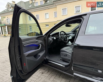 Чорний Ауді E-Tron, об'ємом двигуна 0 л та пробігом 54 тис. км за 37990 $, фото 12 на Automoto.ua