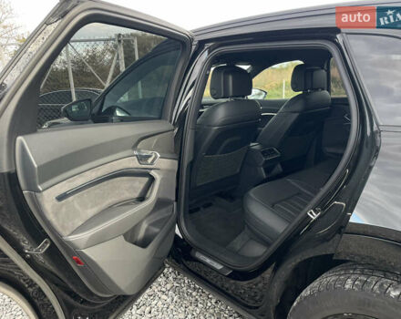 Чорний Ауді E-Tron, об'ємом двигуна 0 л та пробігом 70 тис. км за 39999 $, фото 66 на Automoto.ua