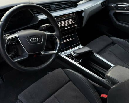 Чорний Ауді E-Tron, об'ємом двигуна 0 л та пробігом 178 тис. км за 31000 $, фото 5 на Automoto.ua