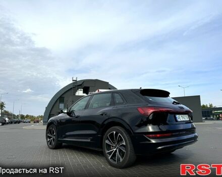 Чорний Ауді E-Tron, об'ємом двигуна 0 л та пробігом 39 тис. км за 31500 $, фото 12 на Automoto.ua