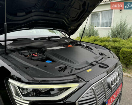 Чорний Ауді E-Tron, об'ємом двигуна 0 л та пробігом 190 тис. км за 23900 $, фото 50 на Automoto.ua