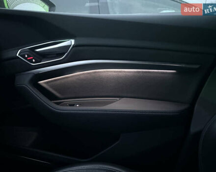 Чорний Ауді E-Tron, об'ємом двигуна 0 л та пробігом 95 тис. км за 36599 $, фото 45 на Automoto.ua