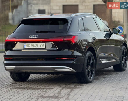 Чорний Ауді E-Tron, об'ємом двигуна 0 л та пробігом 155 тис. км за 28500 $, фото 5 на Automoto.ua