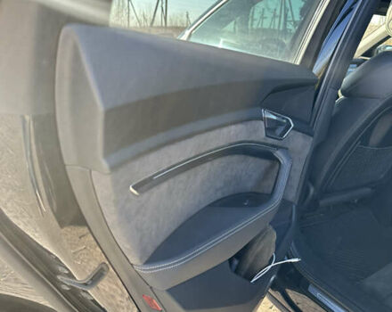 Черный Ауди E-Tron, объемом двигателя 0 л и пробегом 120 тыс. км за 32555 $, фото 31 на Automoto.ua