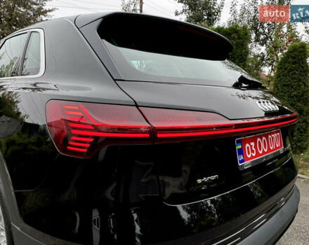 Чорний Ауді E-Tron, об'ємом двигуна 0 л та пробігом 190 тис. км за 23900 $, фото 7 на Automoto.ua