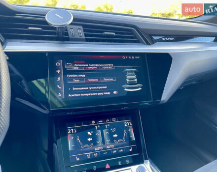 Черный Ауди E-Tron, объемом двигателя 0 л и пробегом 33 тыс. км за 53450 $, фото 25 на Automoto.ua