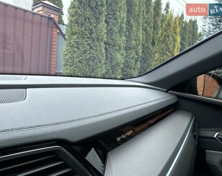 Чорний Ауді E-Tron, об'ємом двигуна 0 л та пробігом 58 тис. км за 42999 $, фото 48 на Automoto.ua