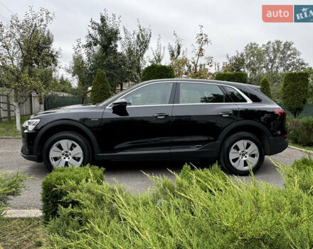 Чорний Ауді E-Tron, об'ємом двигуна 0 л та пробігом 190 тис. км за 23900 $, фото 5 на Automoto.ua