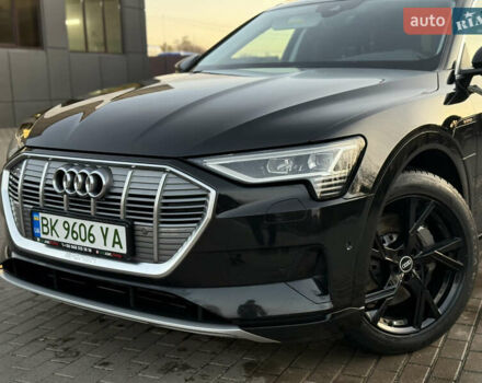 Чорний Ауді E-Tron, об'ємом двигуна 0 л та пробігом 155 тис. км за 28500 $, фото 2 на Automoto.ua
