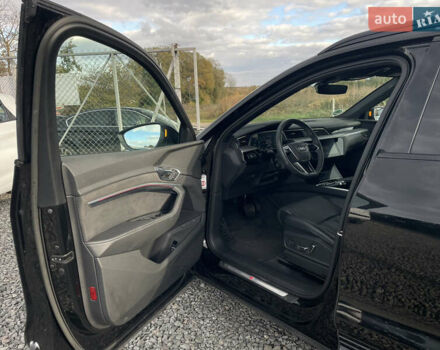 Чорний Ауді E-Tron, об'ємом двигуна 0 л та пробігом 70 тис. км за 39999 $, фото 59 на Automoto.ua