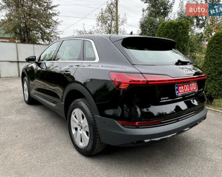 Чорний Ауді E-Tron, об'ємом двигуна 0 л та пробігом 190 тис. км за 23900 $, фото 6 на Automoto.ua