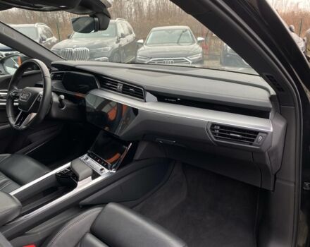 Чорний Ауді E-Tron, об'ємом двигуна 0 л та пробігом 81 тис. км за 36500 $, фото 8 на Automoto.ua
