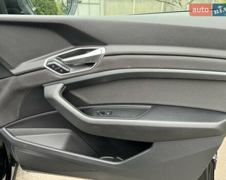 Чорний Ауді E-Tron, об'ємом двигуна 0 л та пробігом 190 тис. км за 23900 $, фото 25 на Automoto.ua