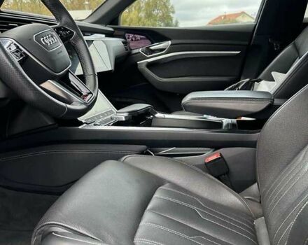 Чорний Ауді E-Tron, об'ємом двигуна 0 л та пробігом 105 тис. км за 37900 $, фото 2 на Automoto.ua