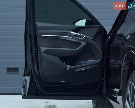 Чорний Ауді E-Tron, об'ємом двигуна 0 л та пробігом 84 тис. км за 36000 $, фото 37 на Automoto.ua